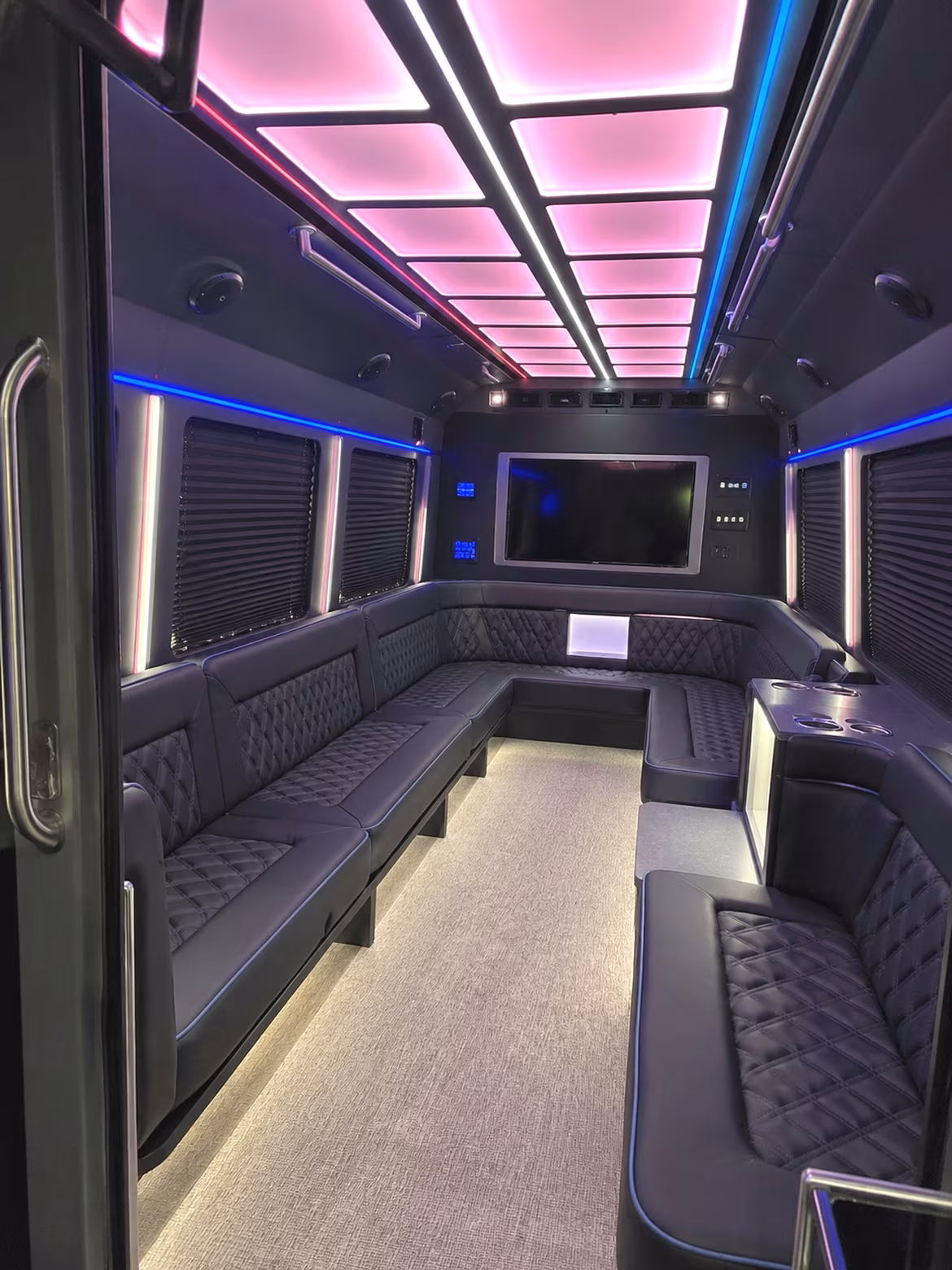 Rent a Bus to Cascades Amphitheater