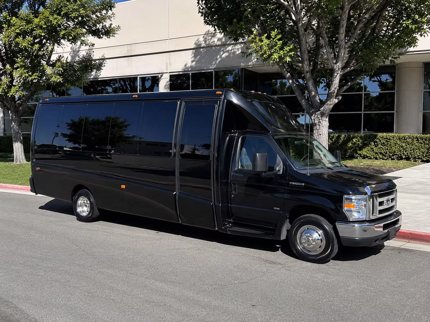 Vancouver Winery Tour & Pub Crawl Transportation